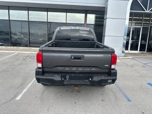 Used 2017 Toyota Tacoma TRD Sport w/ Tow Package (A/T) AWD/4WD image 9