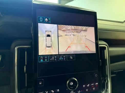 Used 2025 GMC Yukon Denali AWD/4WD image 15