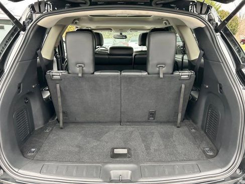Used 2018 Nissan Pathfinder Platinum image 19