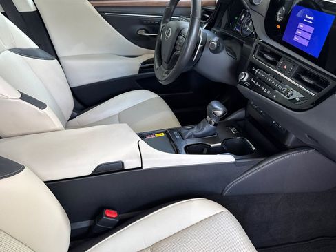 Certified 2023 Lexus ES 300h w/ Premium Package FWD image 19