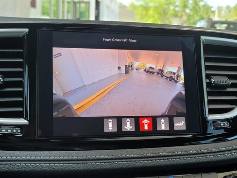 New 2025 Chrysler Pacifica Select FWD image 18