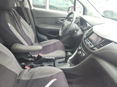 Used 2020 Chevrolet Trax LS w/ LPO, Protection Package FWD image 3