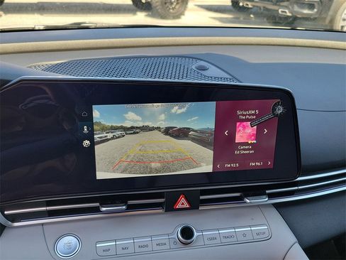 Used 2025 Hyundai Elantra Limited image 22