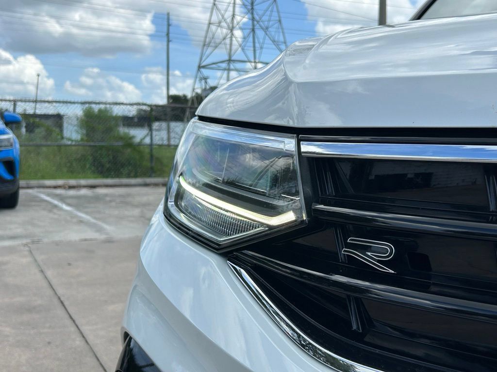 Certified 2023 Volkswagen Tiguan SE R-Line FWD image 35