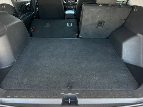 Used 2024 GMC Terrain SLE FWD image 14