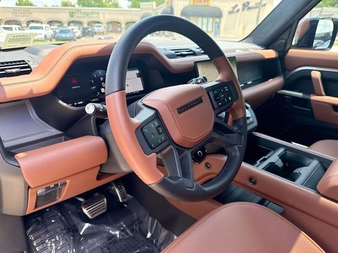 Used 2025 Land Rover Defender 110 AWD/4WD image 20