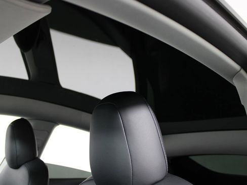 Used 2022 Tesla Model Y Performance image 21