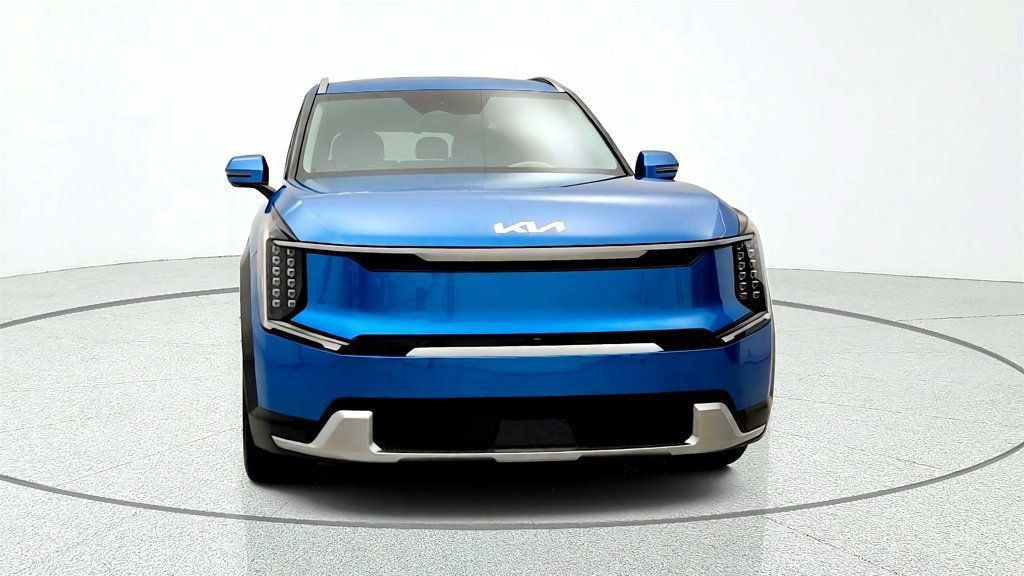 Used 2024 Kia EV9 Land AWD/4WD image 2