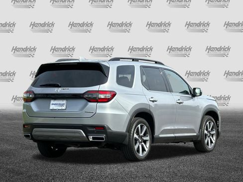 Used 2025 Honda Pilot Touring image 5