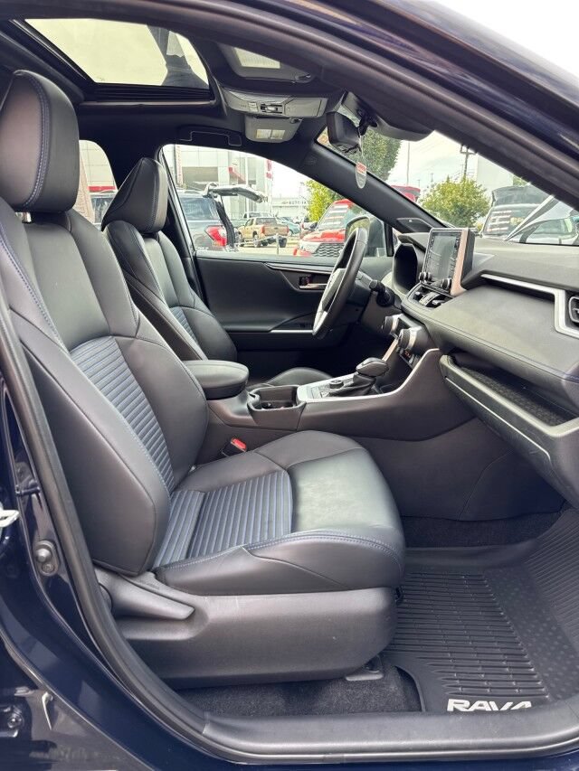 Used 2020 Toyota RAV4 XSE AWD/4WD image 17