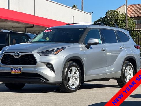 Used 2021 Toyota Highlander LE image 8