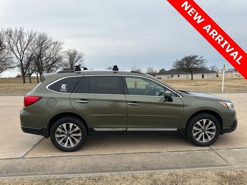 Used 2017 Subaru Outback 2.5i Touring w/ Popular Package #5A image 2