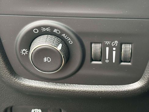 Used 2024 Jeep Grand Cherokee Limited AWD/4WD image 19