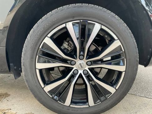 Certified 2024 Volvo XC60 B5 Plus w/ Protection Package Premier AWD/4WD image 12