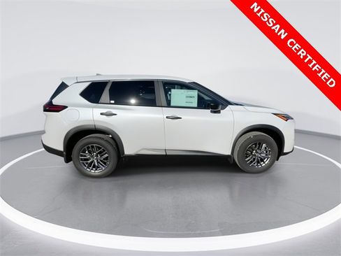 Certified 2025 Nissan Rogue S image 9