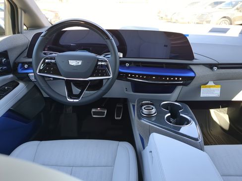 New 2026 Cadillac Optiq Luxury 2 image 13