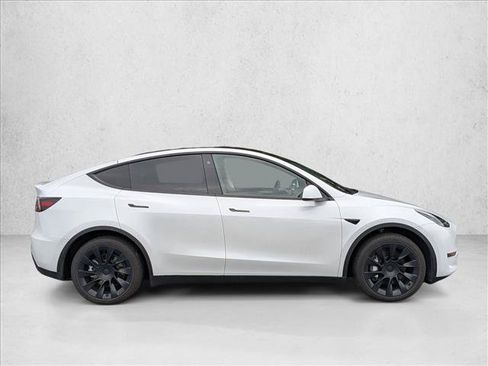 Used 2023 Tesla Model Y Long Range AWD/4WD image 5