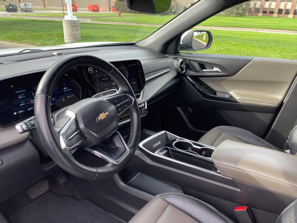 Used 2025 Chevrolet Equinox LT w/ Convenience Package II AWD/4WD image 11