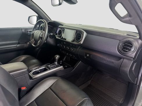 Used 2022 Toyota Tacoma TRD Off-Road w/ TRD Premium Off Road Package image 30