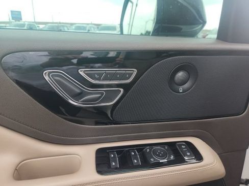 Used 2020 Lincoln Aviator Reserve w/ Elements Package Plus AWD/4WD image 6