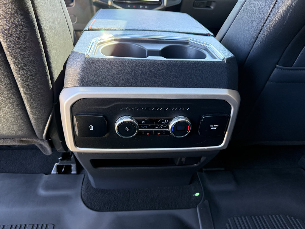 Used 2024 Ford Expedition Limited AWD/4WD image 31