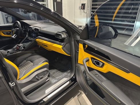 Used 2024 Lamborghini Urus S image 68