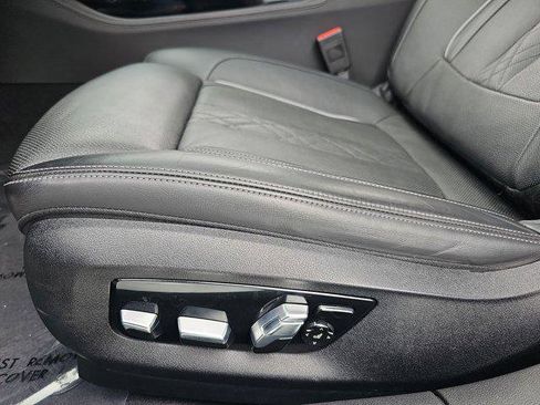 Used 2022 BMW ALPINA B7 xDrive w/ Luxury Rear Seating Package image 29