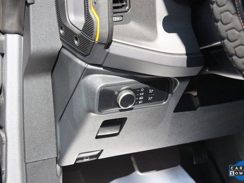 Used 2024 Ford Bronco Badlands image 13