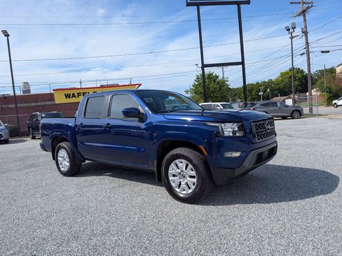 Used 2022 Nissan Frontier SV AWD/4WD image 3