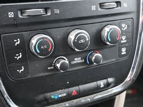 Used 2013 Dodge Grand Caravan SE FWD image 11