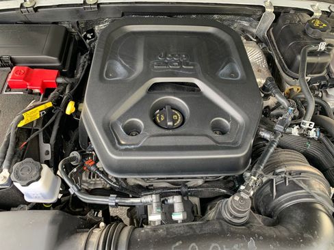 Used 2025 Jeep Wrangler Sahara image 31