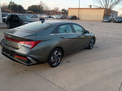 Used 2025 Hyundai Elantra SEL image 5