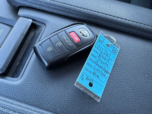 Used 2024 Toyota Grand Highlander Limited image 35