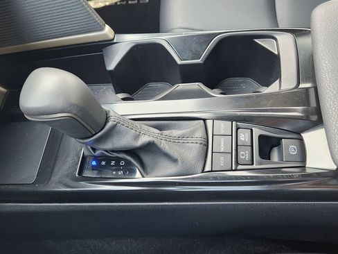 Used 2025 Toyota Camry SE w/ Convenience Package image 24