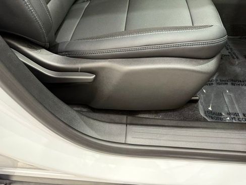 New 2026 Chevrolet Equinox EV LT image 19