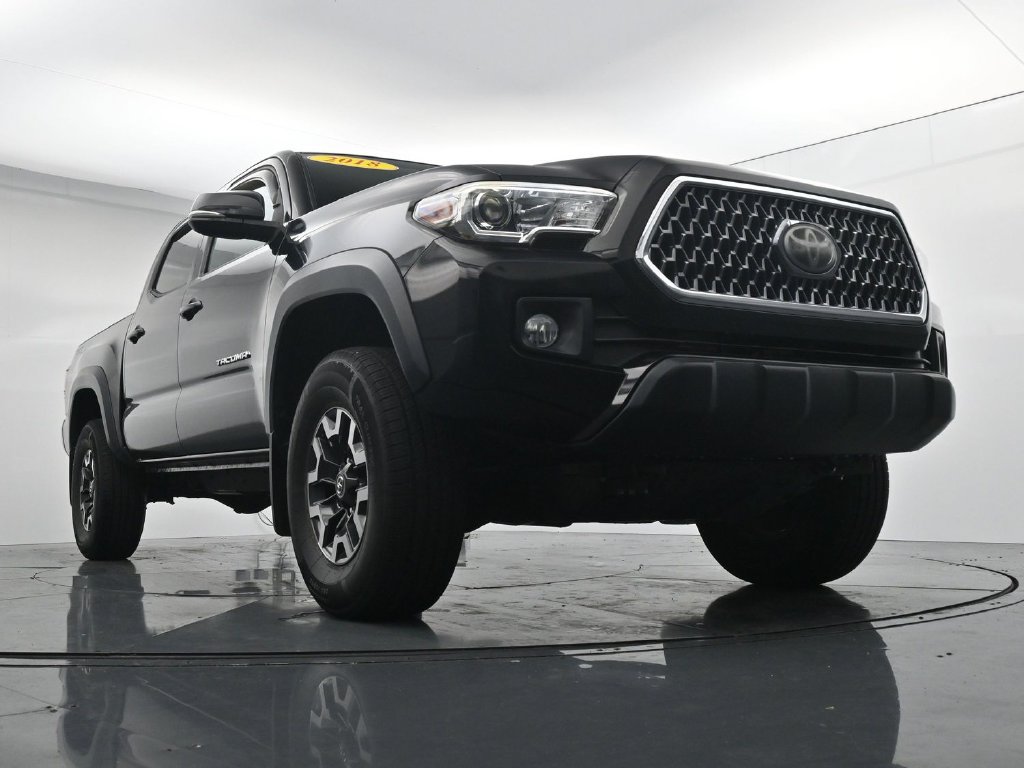 Used 2018 Toyota Tacoma TRD Off-Road w/ Technology Package AWD/4WD image 32