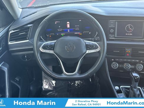 Used 2024 Volkswagen Jetta SE FWD image 16