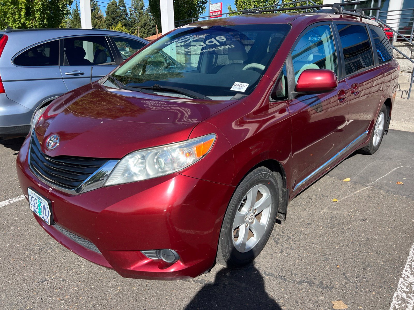 Used 2011 Toyota Sienna LE FWD image 1
