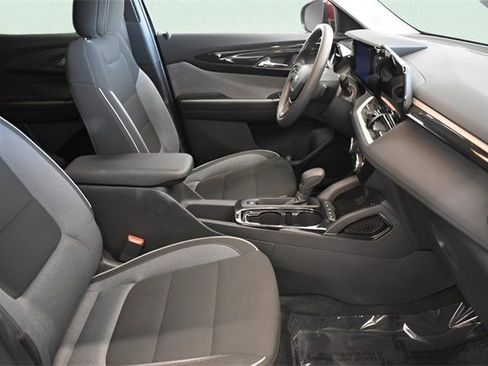 Used 2025 Chevrolet TrailBlazer LT image 21