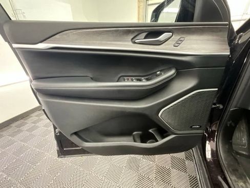 Used 2022 Jeep Grand Cherokee L Limited w/ Luxury Tech Group II AWD/4WD image 7
