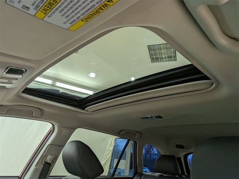 Used 2017 Subaru Outback 3.6R Limited image 17