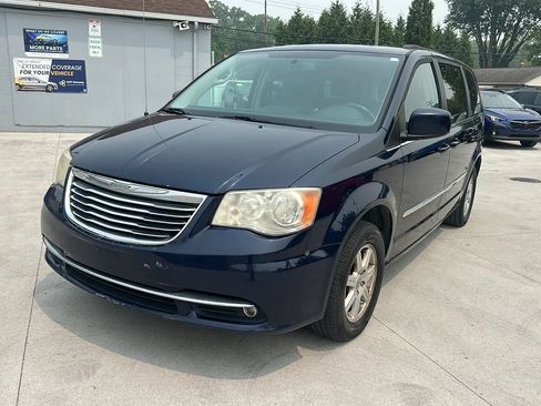 Used 2012 Chrysler Town & Country Touring w/ Entertainment Group #1 FWD image 1