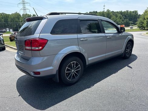 Used 2018 Dodge Journey SXT w/ Connectivity Group FWD image 5