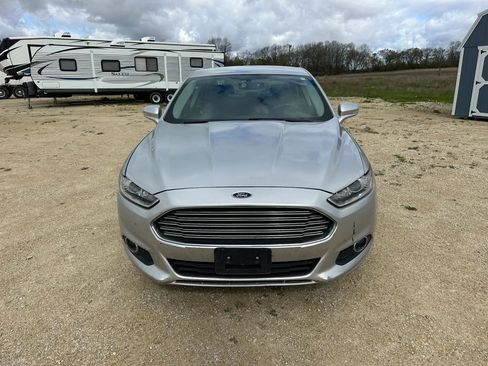 Used 2013 Ford Fusion SE FWD image 3