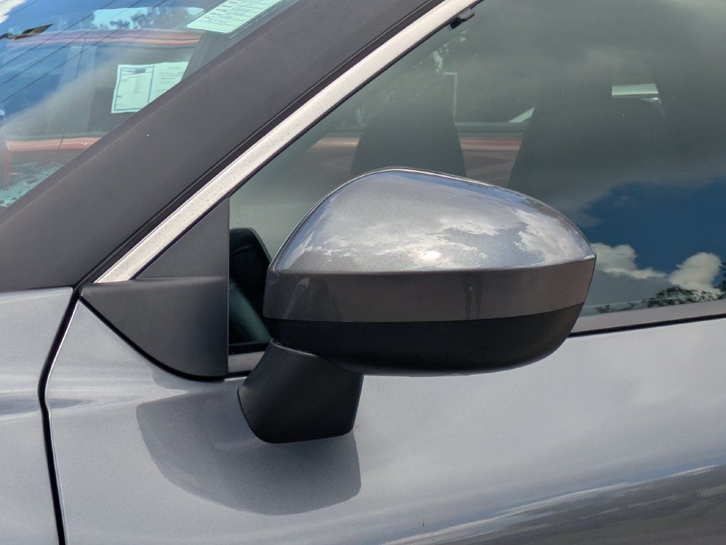 Used 2025 Nissan Rogue SV FWD image 11