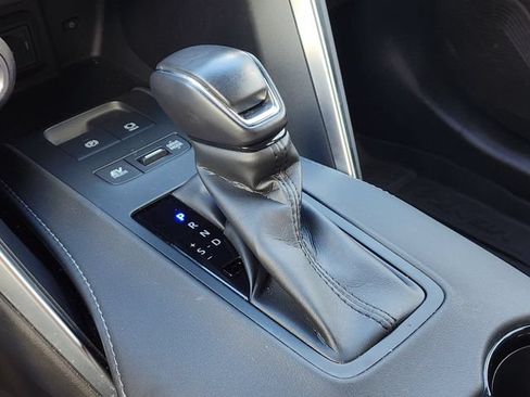 Used 2021 Toyota Venza LE AWD/4WD image 27