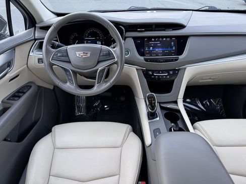 Used 2018 Cadillac XT5 Luxury w/ Driver Awareness Package image 9