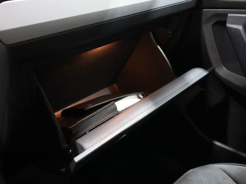 Used 2018 Volkswagen Tiguan S image 31