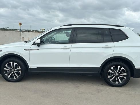 Used 2023 Volkswagen Tiguan S image 9
