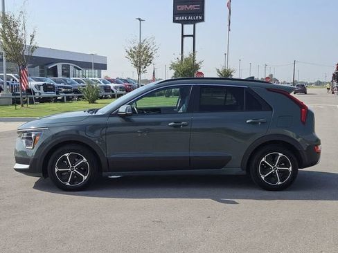 Used 2023 Kia Niro EX w/ EX Cold Weather Package image 4